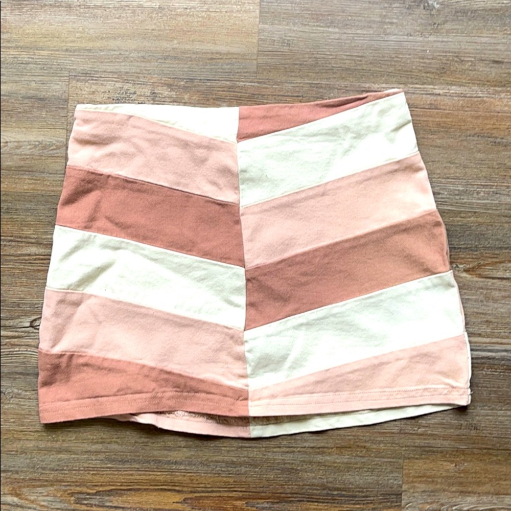 🔥 Pink Lily Mini Skirt Pink chevron Peach Love MED